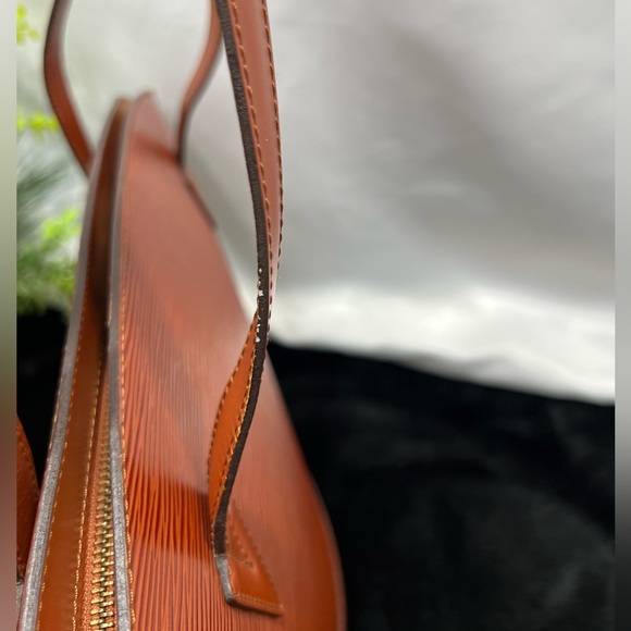 Louis Vuitton
Epi Leather Saint Jacques GM Vintage  SOLD - Picture 4 of 15